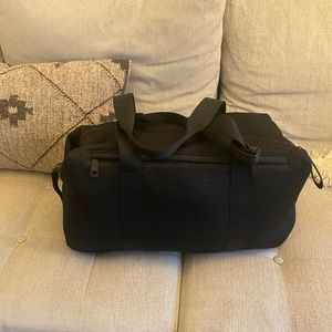 Lululemon gym bag!